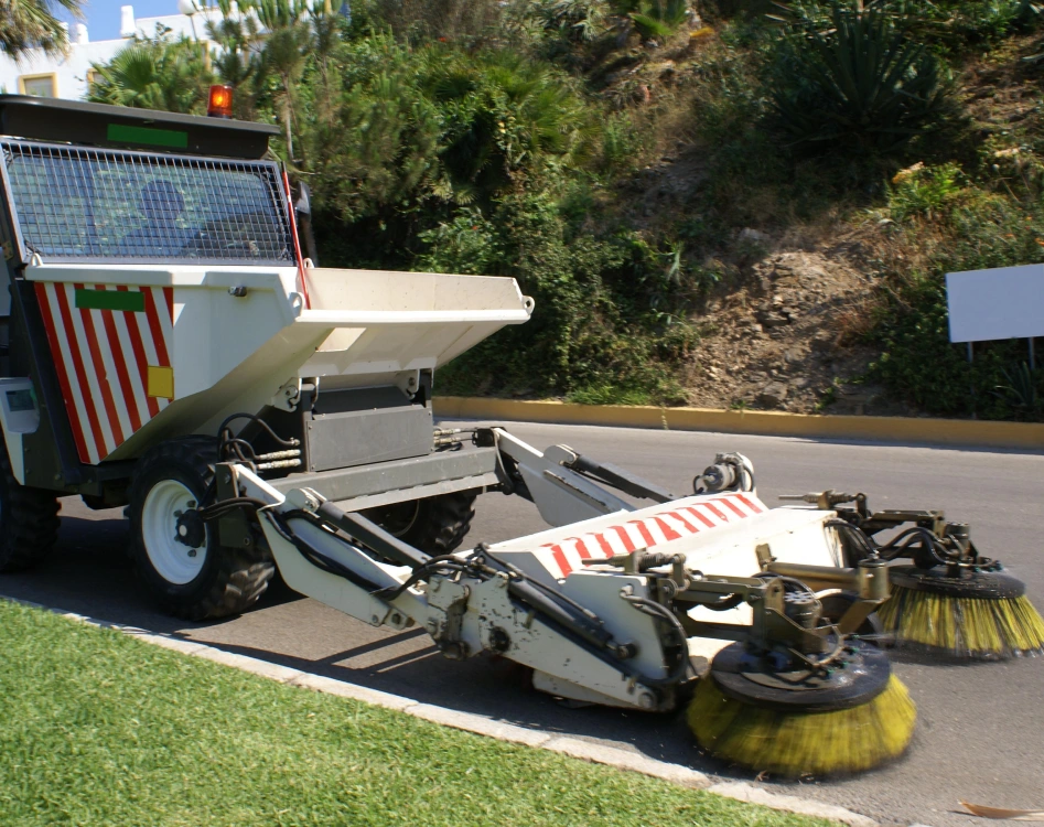 Why Choose D1 Solutions for Groundskeeping & Exterior Maintenance?
